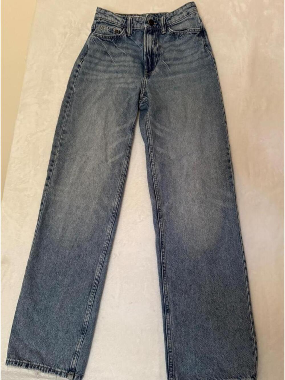 &Denim H&M Ultra High Waist Wide Leg Jeans Medium Wash size 2 [COPY]